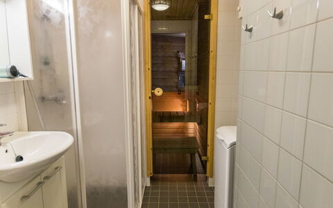 Ylläs Chalets 2101: Møbel, Stol, Udendørs Møbler, Bord, Træ, Udendørs Bord, Køkken & Spisebord, Skygge, Have, Paraply