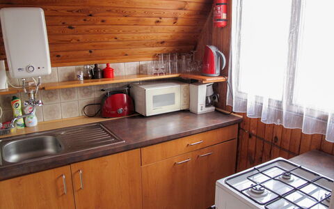 Dehtáře: Køkkenvask, Cabinetry, Håndvask, Ejendom, Møbel, Countertop, Tap, Køkken Apparat, Køkken, Vindue