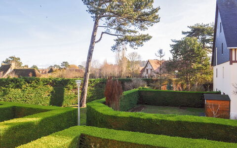 L'Orée de Deauville: Himmel, Plante, Sky, Træ, Land Lot, Naturlige Landskab, Græs, Bygning, Vindue, Landskab