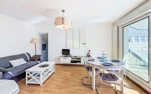 Quiberon 242: Træ, Møbel, Lejlighed, Værelse, Loft, Bejdse, Stol, Hårdttræ, Klarlak, Tømmer