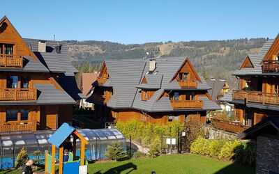 Zakopane 900: Himmel, Bygning, Ejendom, Vindue, Plante, Hus, Bjerg, Urban Design, Fritid, Boligområde