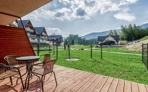 Triventi Mountain Residence: Sky, Himmel, Møbel, Bord, Plante, Stol, Bygning, Skygge, Træ, Træ