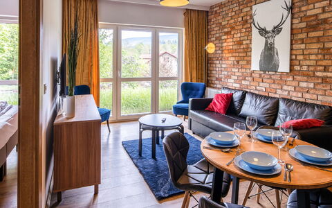 Holiday Mountain Residence: Bord, Møbel, Ejendom, Billedramme, Azure, Vindue, Stueplante, Træ, Arkitektur, Stol