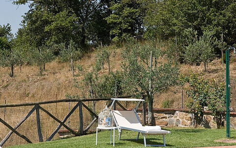 Villa Miravalle: Vand, Plante, Himmel, Ejendom, Svømmepøl, Skygge, Udendørs Møbler, Træ, Naturlige Landskab, Græs