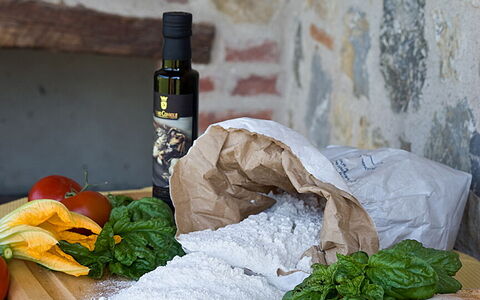 Villa Miravalle: Mad, Bordservice, Ingrediens, Flaske, Bord, Orange, Naturlige Fødevarer, Frugt