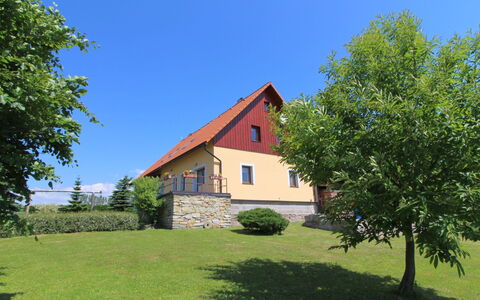 Rokytnice V Orlických Horách: Plante, Himmel, Ejendom, Vindue, Bygning, Træ, Naturlige Landskab, Land Lot, Græs, Hus