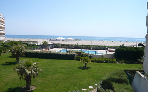 Canet-Plage 180: Himmel, Plante, Vand, Bygning, Land Lot, Urban Design, Coastal Og Oceaniske Landskabsformer, Græs, Boligområde, Ejendom