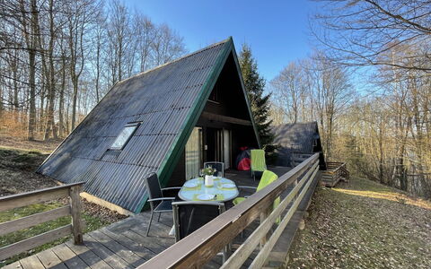 Waldglück: Bygning, Plante, Ejendom, Vindue, Land Lot, Urban Design, Landskab, Kvarter, Græs, Fritid