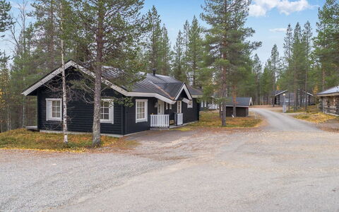 Lomaylläs Hankipolku 2: Altan, Lejlighed, Skygge, Glas, Ejerlejlighed, Gelænder, Veranda, Dagslys, Dæk, Udendørs Møbler