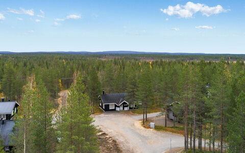 Lomaylläs Hankipolku 2: Altan, Lejlighed, Skygge, Glas, Ejerlejlighed, Gelænder, Veranda, Dagslys, Dæk, Udendørs Møbler