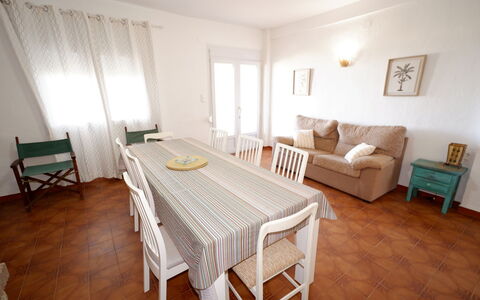 Casita Mar: Møbel, Gulvbelægning, Etage, Indretning, Træ, Køkken & Spisebord, Bord, Spisestue, Stol, Værelse