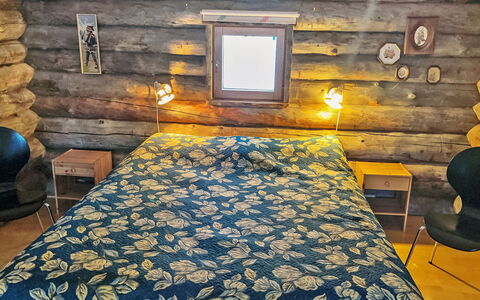 Rukakuru 47: Træ, Soveværelse, Sengetøj, Seng, Sengetøj, Indretning, Bed Frame, Etage, Møbel, Bejdse