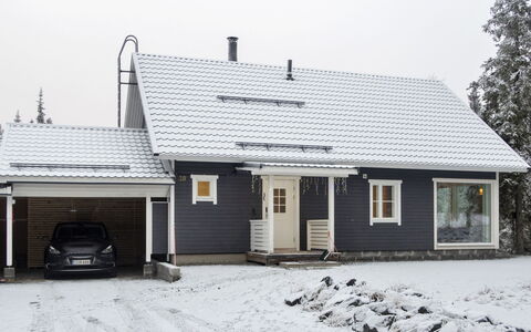 Iso-Karpalo B: Græs, Hus, Sommerhus, Land Lot, Hjem, Estate, Lawn, Sidespor, Stuehus, Veranda