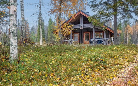 Lomaväinö 13: Altan, Lejlighed, Skygge, Glas, Ejerlejlighed, Gelænder, Veranda, Dagslys, Dæk, Udendørs Møbler