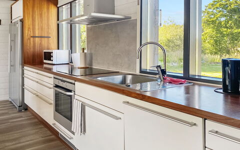 Kirsikkaranta 1: Countertop, Køkken, Gulvbelægning, Indretning, Træ, Møbel, Etage, Cabinetry, Køkken Apparat, Køkkenvask