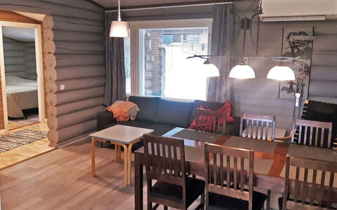 Vahtamantie 8 B: Træ, Sommerhus, Bjælkehytte, Skov, Skur, Garden Bygninger, Lærk, Woodland, Bejdse