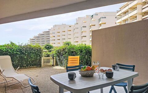 Canet-Plage 500: Møbel, Lejlighed, Udendørs Møbler, Altan, Skygge, Ejerlejlighed, Stol, Udendørs Bord, Eco Hotel, Udvej