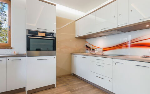 Rezydencja Park Rodzinna: Cabinetry, Bygning, Countertop, Møbel, Vindue, Komfur, Køkken, Køkken Apparat, Træ, Skuffe