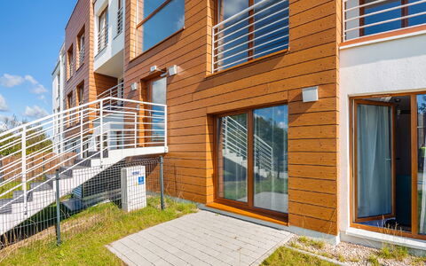 Residence Jastrzębia Góra: Bygning, Vindue, Ejendom, Træ, Himmel, Land Lot, Urban Design, Trappe, Skygge, Hældning