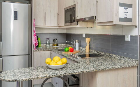 Cloud: Køkken, Køkken Apparat, Countertop, Møbel, Større Bandage, Indretning, Gulvbelægning, Cabinetry, Træ, Etage