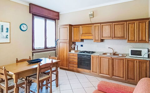 Bonatti: Indretning, Værelse, Gulvbelægning, Etage, Lejlighed, Møbel, Loft, Cabinetry, Hårdttræ, Bejdse