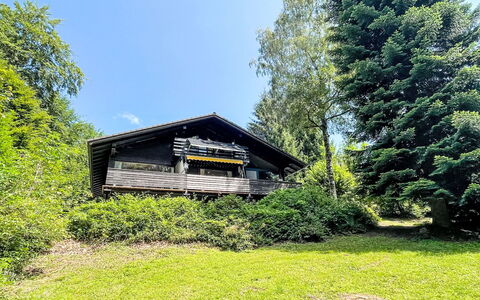 Fliederweg: Plante, Himmel, Bygning, Naturlige Landskab, Træ, Land Lot, Græs, Sommerhus, Hus, Træ