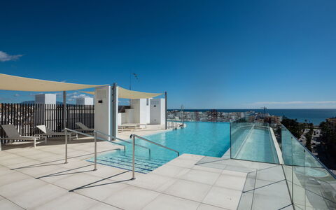 Estepona 114: Himmel, Vand, Bygning, Ejendom, Svømmepøl, Ejerlejlighed, Hus, Skygge, Urban Design, Udendørs Møbler