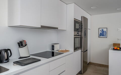Estepona 114: Cabinetry, Hvid, Bygning, Produkt, Køkken Apparat, Køkken, Komfur, Husholdningsapparat, Cooktop