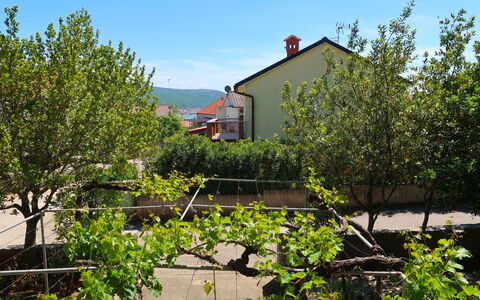 Kraljic: Plante, Himmel, Plantesamfund, Naturlige Landskab, Sommerhus, Land Lot, Hus, Bygning, Græs, Kvarter