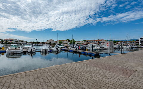 Le Hameau des Capellans: Sky, Vand, Himmel, Båd, Vandressourcer, Vandfartøjer, Azure, Coastal Og Oceaniske Landskabsformer, Sø, Horisont