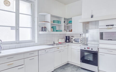Saint Malo 197: Cabinetry, Countertop, Ejendom, Hvid, Håndvask, Køkken, Vindue, Skuffe, Køkken Apparat, Træ