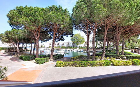 Port D'Attache: Have, Skygge, Landscaping, Parkere, Walkway, Marina, Botanisk Have