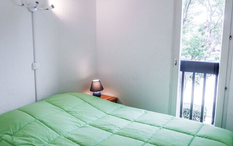 Port D'Attache: Soveværelse, Seng, Sengetøj, Værelse, Møbel, Ejendom, Sengetøj, Madras, Grøn, Bed Frame