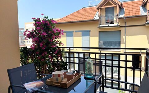 Arcachon 211: Lejlighed, Altan, Ejerlejlighed, Stol, Udendørs Møbler, Veranda, Skygge, Stueplante, Blomsterkrukke, Gelænder