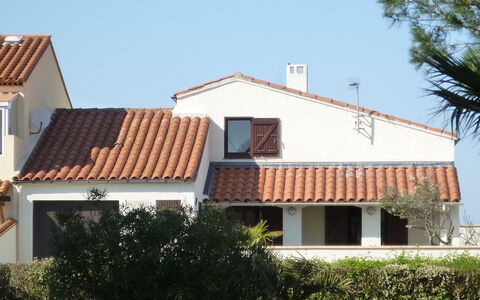 Lotissement du Stade: Himmel, Plante, Bygning, Ejendom, Vindue, Hus, Land Lot, Træ, Træ