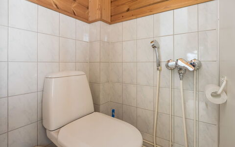 Aurinkoalppi 11A: Møbel, Stol, Udendørs Møbler, Bord, Træ, Udendørs Bord, Køkken & Spisebord, Skygge, Have, Paraply