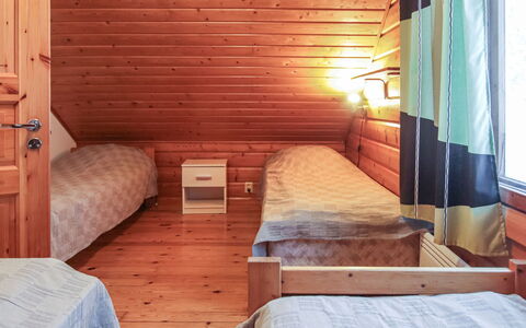Aurinkoalppi 11A: Møbel, Stol, Udendørs Møbler, Bord, Træ, Udendørs Bord, Køkken & Spisebord, Skygge, Have, Paraply