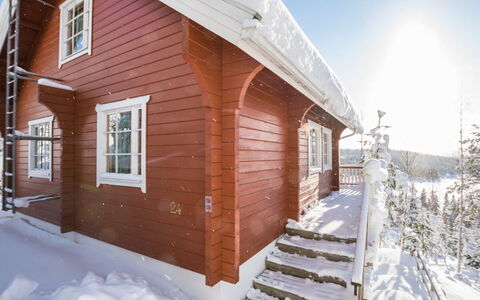 Alppikylä 13A: Møbel, Stol, Udendørs Møbler, Bord, Træ, Udendørs Bord, Køkken & Spisebord, Skygge, Have, Paraply