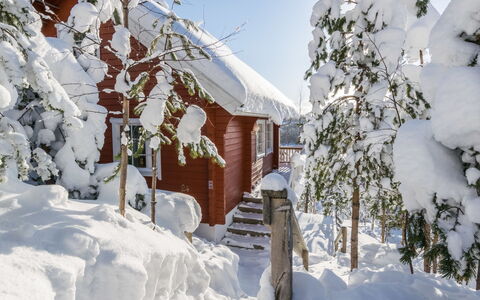 Alppikylä 13A: Møbel, Stol, Udendørs Møbler, Bord, Træ, Udendørs Bord, Køkken & Spisebord, Skygge, Have, Paraply