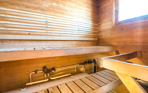 Alppikylä 13A: Træ, Bank, Hus, Sommerhus, Sø, Dam, Skov, Bjælkehytte