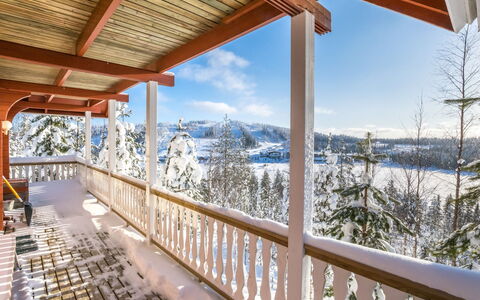 Alppikylä 13A: Træ, Bank, Hus, Sommerhus, Sø, Dam, Skov, Bjælkehytte