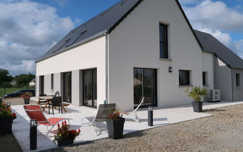 Bollevilla: Sky, Himmel, Plante, Bygning, Vindue, Skygge, Indretning, Land Lot, Hus, Sommerhus