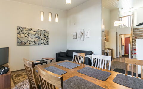 Skivillas 61 Ukkohalla (B8): Møbel, Stol, Udendørs Møbler, Bord, Træ, Udendørs Bord, Køkken & Spisebord, Skygge, Have, Paraply