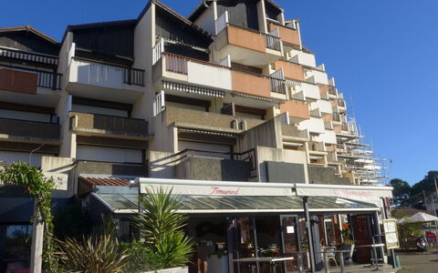 La Pecherie: Himmel, Plante, Bygning, Ejendom, Urban Design, Vindue, Ejerlejlighed, Boligområde, Ejendom, Facade