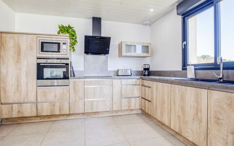 Peyroutic: Countertop, Cabinetry, Ejendom, Køkkenvask, Køkken Apparat, Bygning, Vindue, Stueplante, Håndvask, Køkken