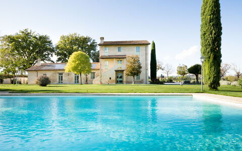 Villa Papiano: Vand, Himmel, Plante, Ejendom, Bygning, Træ, Natur, Azure, Naturlige Landskab, Svømmepøl