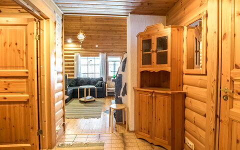 Ukkohovi 5 Paritalo: Møbel, Stol, Udendørs Møbler, Bord, Træ, Udendørs Bord, Køkken & Spisebord, Skygge, Have, Paraply