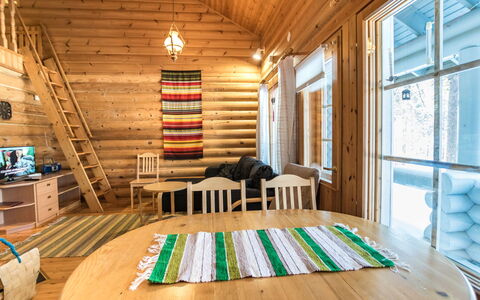 Ukkohovi 5 Paritalo: Møbel, Stol, Udendørs Møbler, Bord, Træ, Udendørs Bord, Køkken & Spisebord, Skygge, Have, Paraply