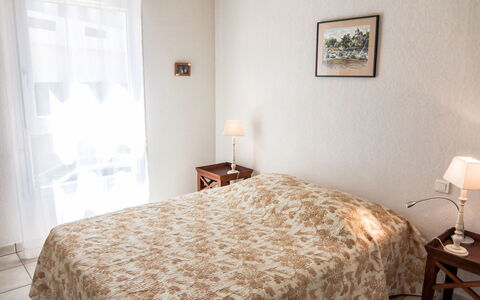 Les Flots Cypriano: Soveværelse, Seng, Møbel, Værelse, Sengetøj, Ejendom, Sengetøj, Bed Frame, Indretning, Væg