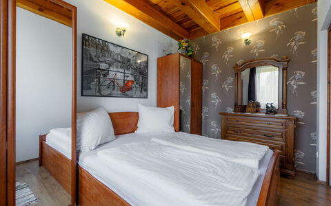 Kaldi: Møbel, Ejendom, Bygning, Komfort, Cabinetry, Træ, Belysning, Bed Frame, Indretning, Hus